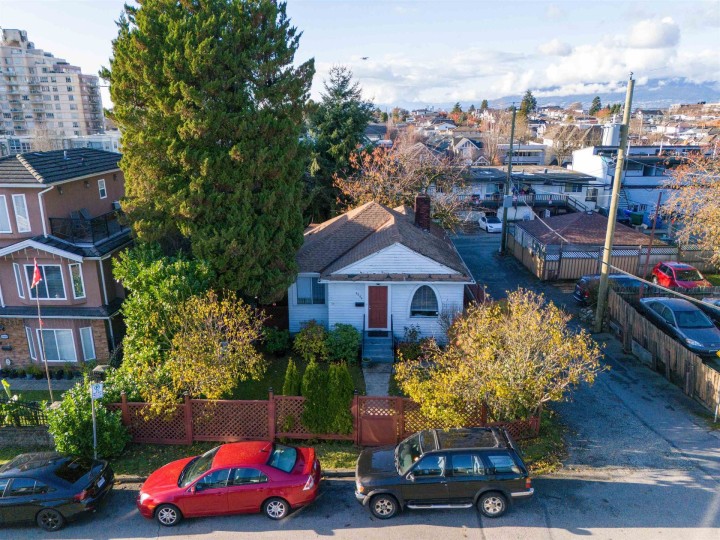 Photo 3 at 5009 Payne Street, Collingwood VE, Vancouver East