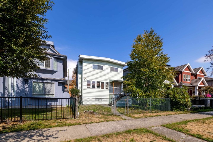 Photo 1 at 2205 Newport Avenue, Fraserview VE, Vancouver East