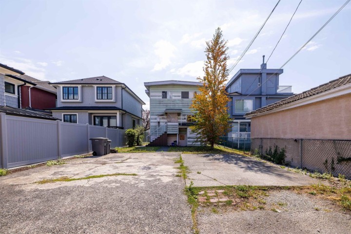Photo 4 at 2205 Newport Avenue, Fraserview VE, Vancouver East