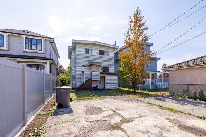 Photo 5 at 2205 Newport Avenue, Fraserview VE, Vancouver East