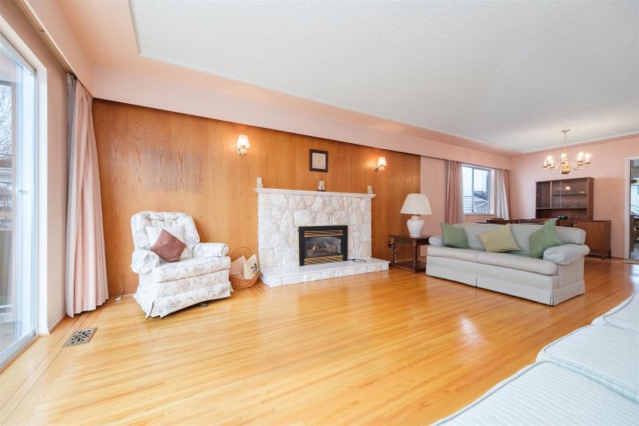 Photo 5 at 7036 Clarendon Street, Fraserview VE, Vancouver East