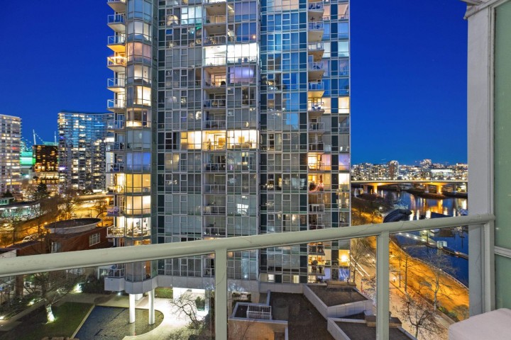 Photo 12 at 1003 - 1099 Marinaside Crescent, Yaletown, Vancouver West