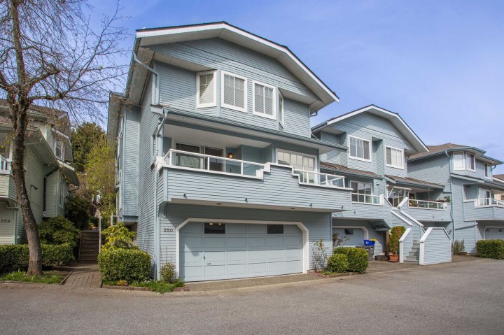 Photo 3 at 250 Waterleigh Drive, Marpole, Vancouver West