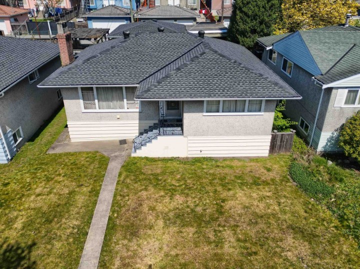 Photo 2 at 1577 E 58th Avenue, Fraserview VE, Vancouver East