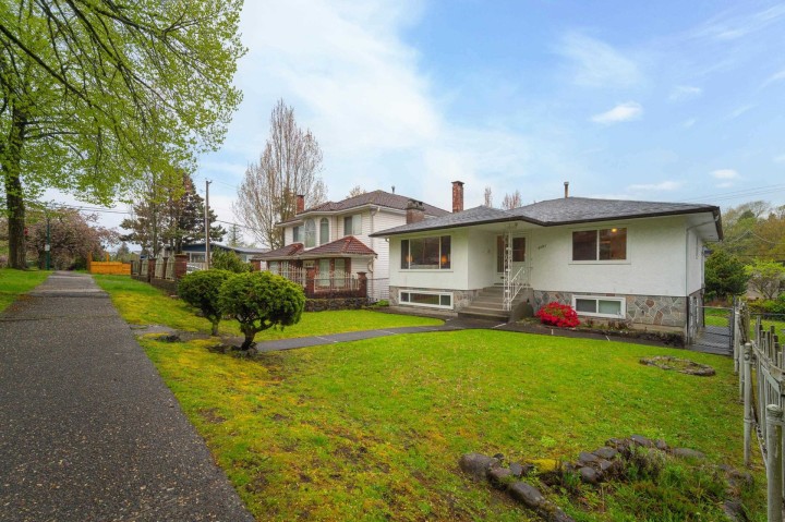 Photo 2 at 6081 Sherbrooke Street, Knight, Vancouver East