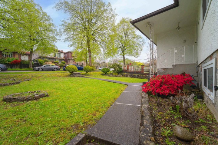 Photo 3 at 6081 Sherbrooke Street, Knight, Vancouver East