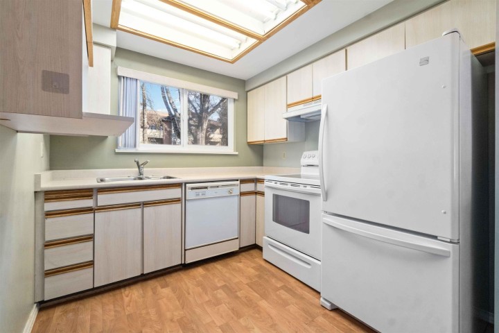 Photo 7 at 2 - 3150 E 58th Avenue, Champlain Heights, Vancouver East