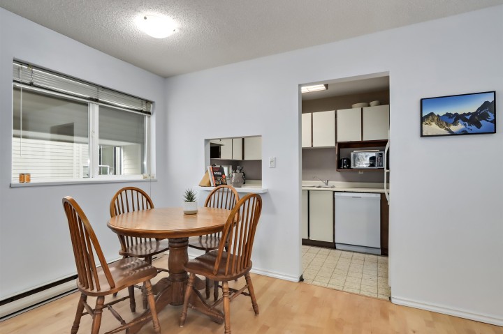 Photo 4 at 8 - 3250 W 4th Avenue, Kitsilano, Vancouver West