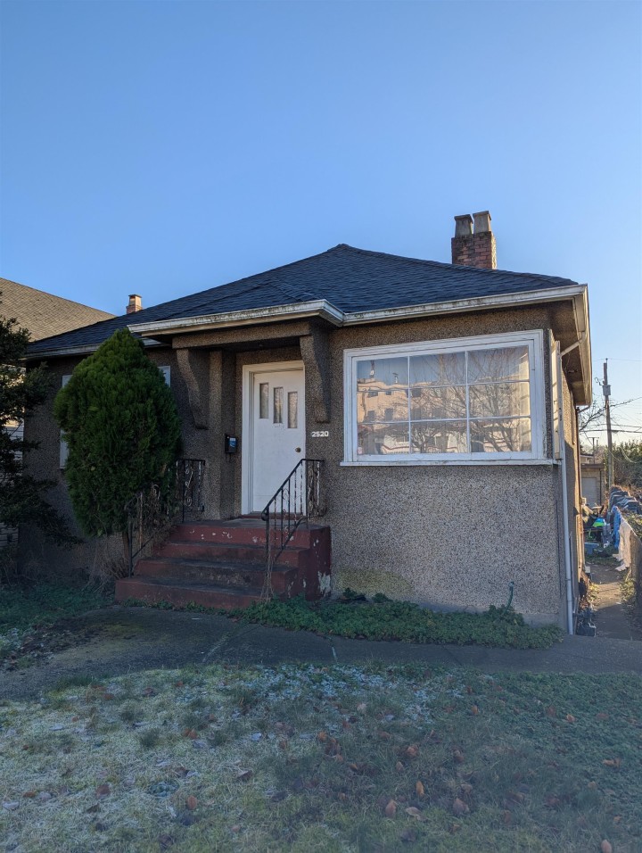 Photo 1 at 2520 E Pender Street, Renfrew VE, Vancouver East