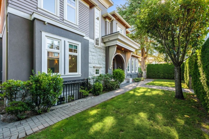 Photo 13 at 738 W 54th Avenue, South Cambie, Vancouver West