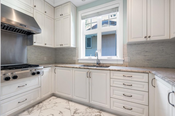 Photo 5 at 738 W 54th Avenue, South Cambie, Vancouver West