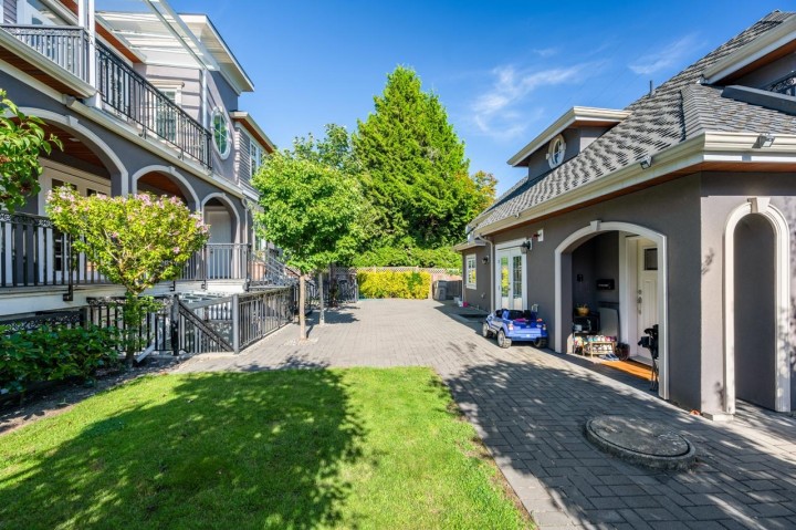 Photo 10 at 738 W 54th Avenue, South Cambie, Vancouver West