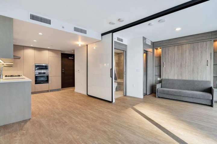 Photo 2 at 612 - 89 Nelson Street, Yaletown, Vancouver West