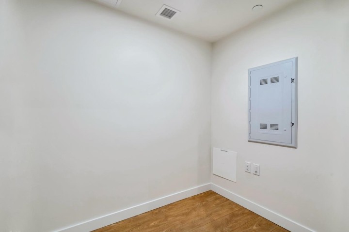 Photo 10 at 612 - 89 Nelson Street, Yaletown, Vancouver West