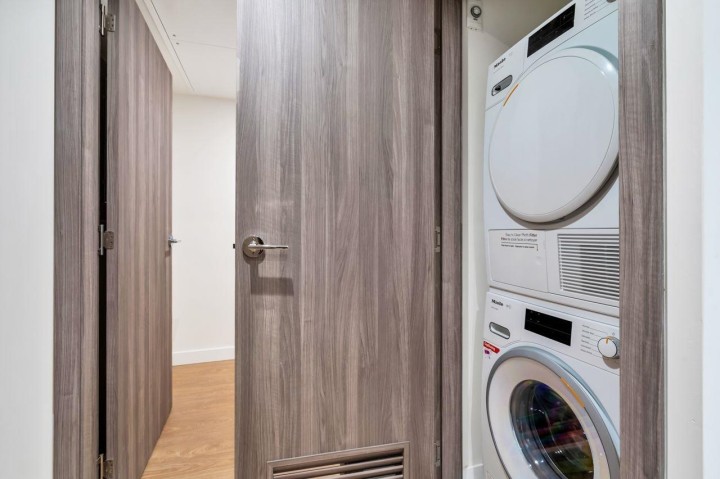 Photo 11 at 612 - 89 Nelson Street, Yaletown, Vancouver West