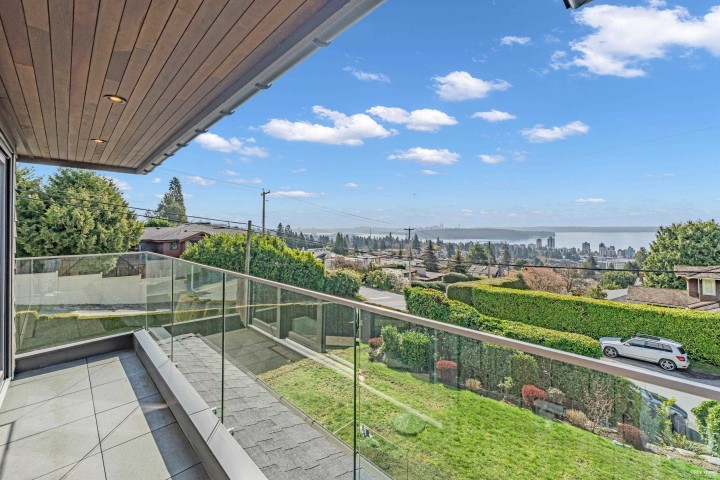 Photo 2 at 2205 Palmerston Avenue, Queens, West Vancouver