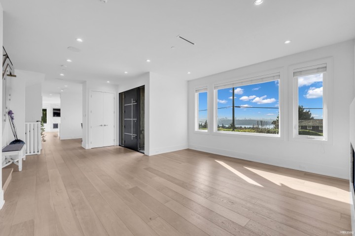 Photo 5 at 2205 Palmerston Avenue, Queens, West Vancouver