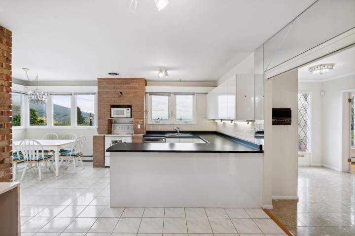 Photo 17 at 72 Bonnymuir Drive, Glenmore, West Vancouver