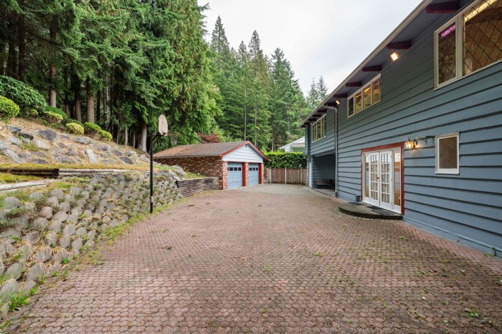 Photo 7 at 72 Bonnymuir Drive, Glenmore, West Vancouver