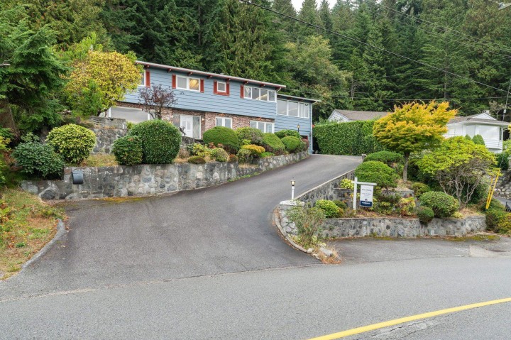 Photo 3 at 72 Bonnymuir Drive, Glenmore, West Vancouver