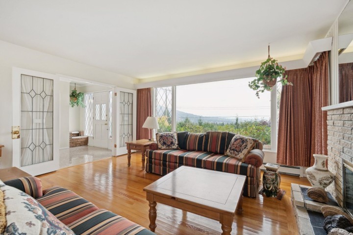 Photo 10 at 72 Bonnymuir Drive, Glenmore, West Vancouver