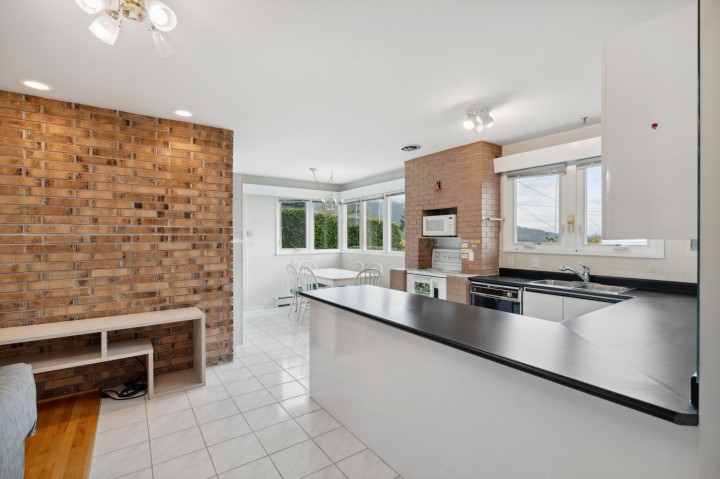 Photo 18 at 72 Bonnymuir Drive, Glenmore, West Vancouver