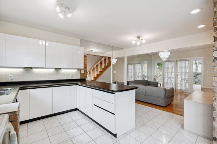 Photo 15 at 72 Bonnymuir Drive, Glenmore, West Vancouver