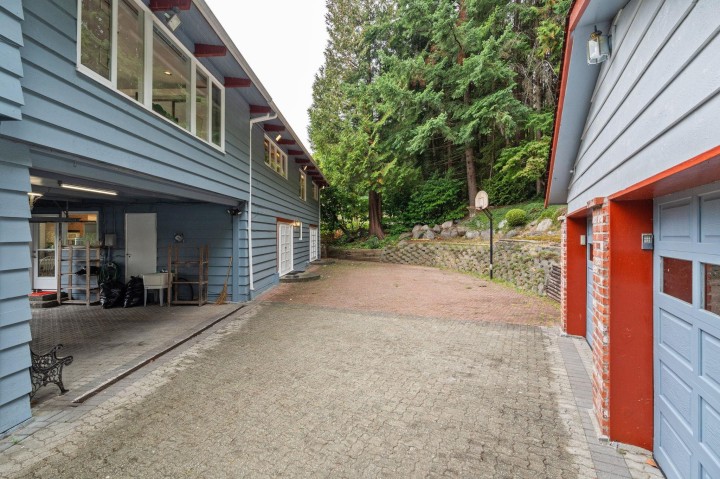 Photo 4 at 72 Bonnymuir Drive, Glenmore, West Vancouver