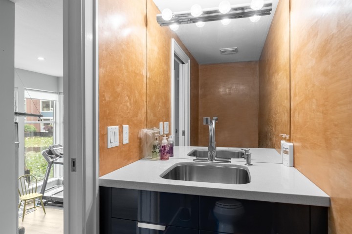 Photo 16 at 1596 Island Park Walk, False Creek, Vancouver West