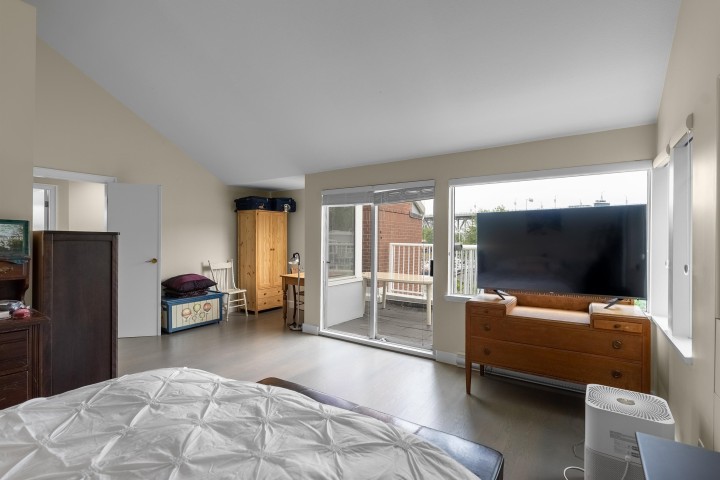 Photo 12 at 1596 Island Park Walk, False Creek, Vancouver West