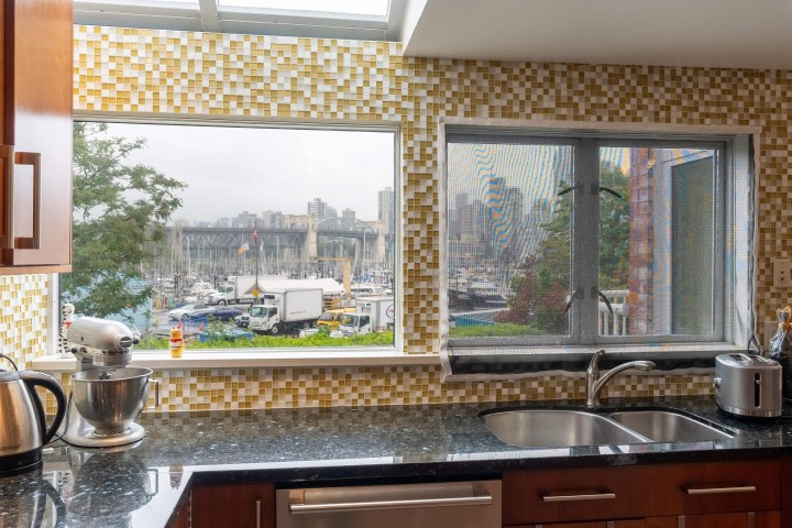 Photo 5 at 1596 Island Park Walk, False Creek, Vancouver West