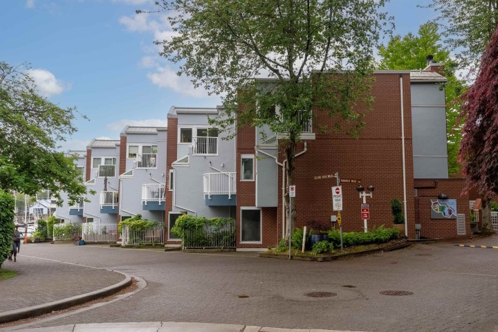 Photo 24 at 1596 Island Park Walk, False Creek, Vancouver West