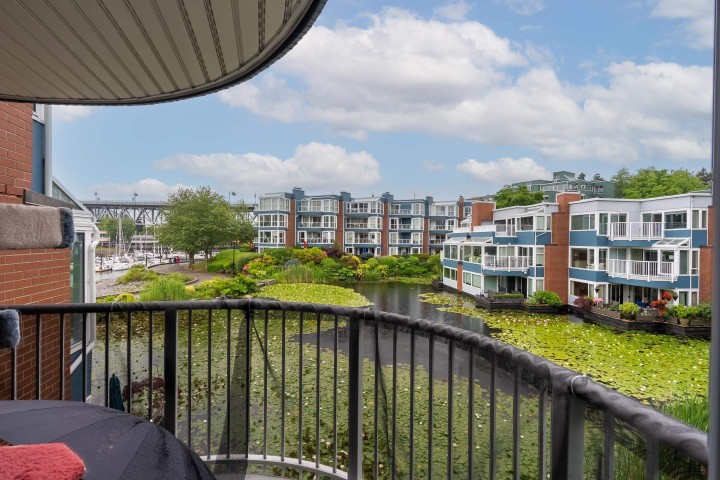 Photo 21 at 1596 Island Park Walk, False Creek, Vancouver West