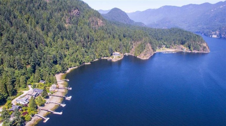 Photo 2 at 318 Sasamat Lane, Woodlands-Sunshine-Cascade, North Vancouver