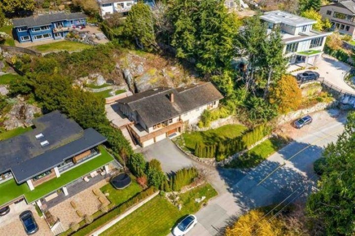 Photo 2 at 3895 Southridge Avenue, Bayridge, West Vancouver