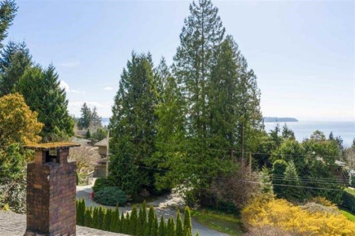 Photo 8 at 3895 Southridge Avenue, Bayridge, West Vancouver