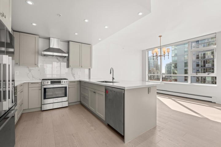 Photo 11 at 701 - 120 W 16th Street, Central Lonsdale, North Vancouver