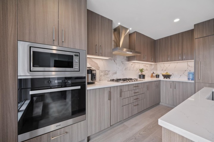 Photo 4 at 508 - 528 W King Edward Avenue, Cambie, Vancouver West