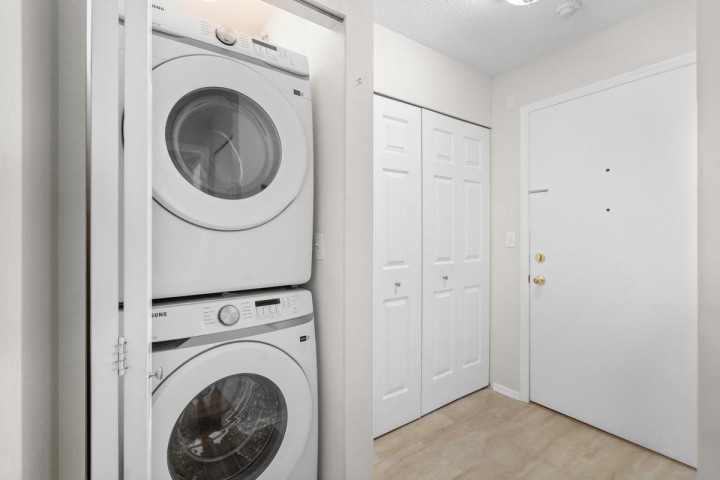 Photo 16 at 303 - 106 W Kings Road, Upper Lonsdale, North Vancouver