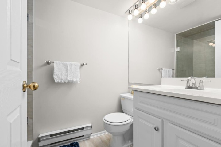 Photo 12 at 303 - 106 W Kings Road, Upper Lonsdale, North Vancouver