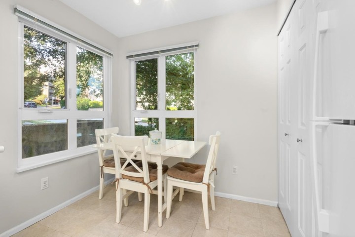 Photo 7 at 303 - 106 W Kings Road, Upper Lonsdale, North Vancouver
