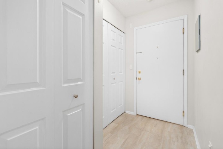 Photo 3 at 303 - 106 W Kings Road, Upper Lonsdale, North Vancouver