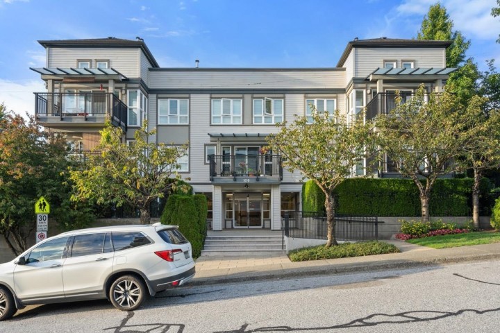 Photo 1 at 303 - 106 W Kings Road, Upper Lonsdale, North Vancouver