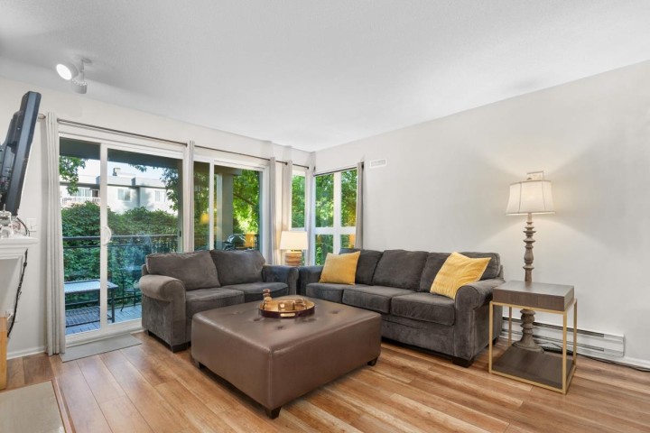 Photo 5 at 303 - 106 W Kings Road, Upper Lonsdale, North Vancouver