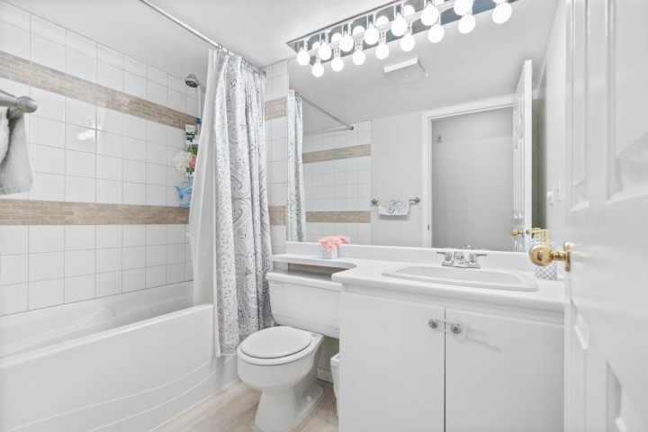 Photo 15 at 303 - 106 W Kings Road, Upper Lonsdale, North Vancouver