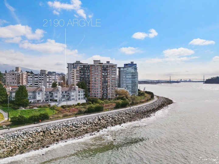 Photo 2 at 303 - 2190 Argyle Avenue, Dundarave, West Vancouver