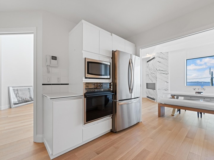 Photo 13 at 303 - 2190 Argyle Avenue, Dundarave, West Vancouver