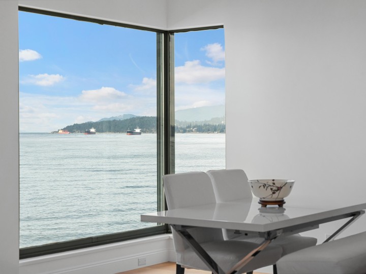 Photo 16 at 303 - 2190 Argyle Avenue, Dundarave, West Vancouver