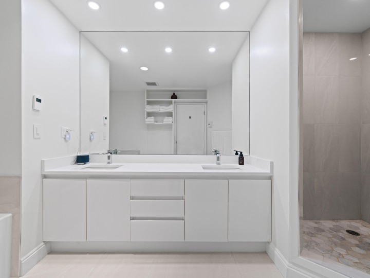 Photo 22 at 303 - 2190 Argyle Avenue, Dundarave, West Vancouver