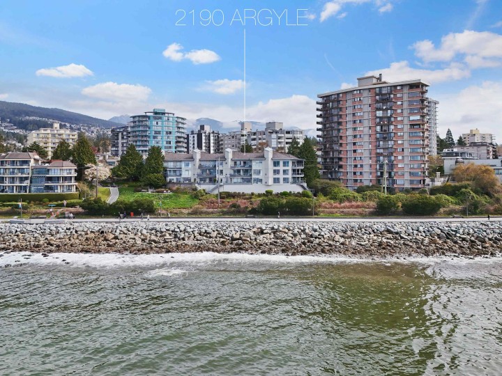 Photo 3 at 303 - 2190 Argyle Avenue, Dundarave, West Vancouver